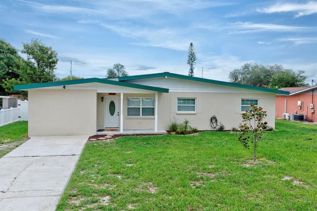 For Sale: $239,000 (4 beds, 2 baths, 1400 Square Feet)