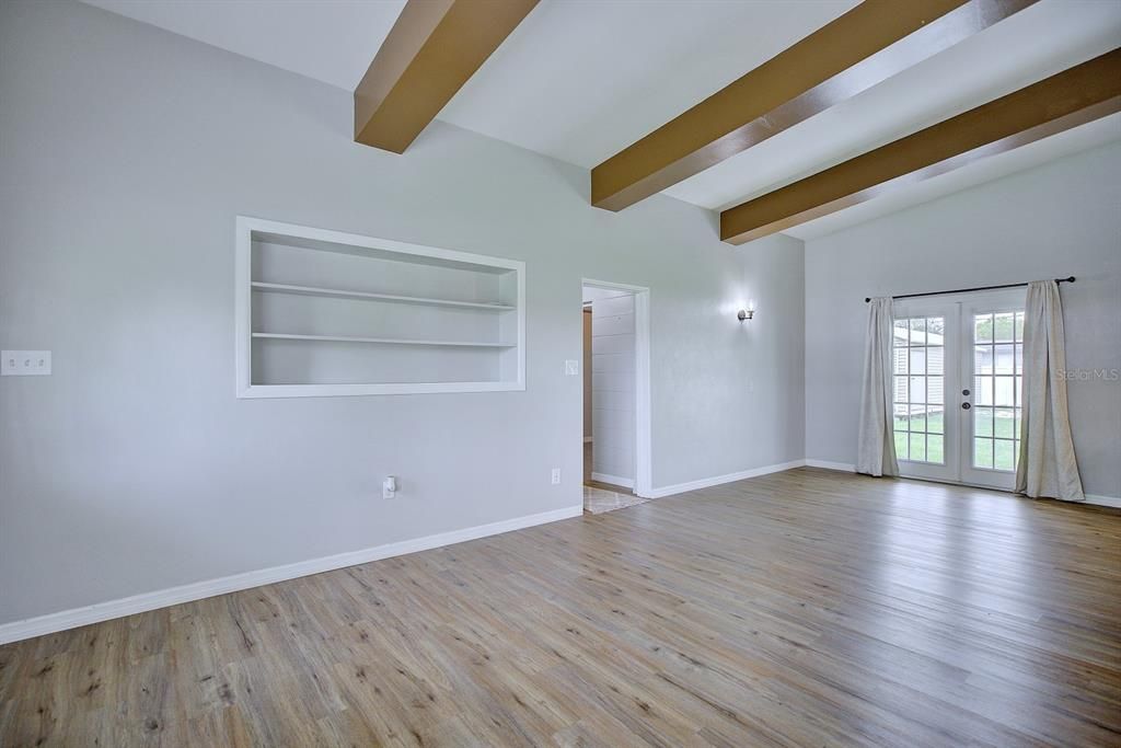For Sale: $239,000 (4 beds, 2 baths, 1400 Square Feet)