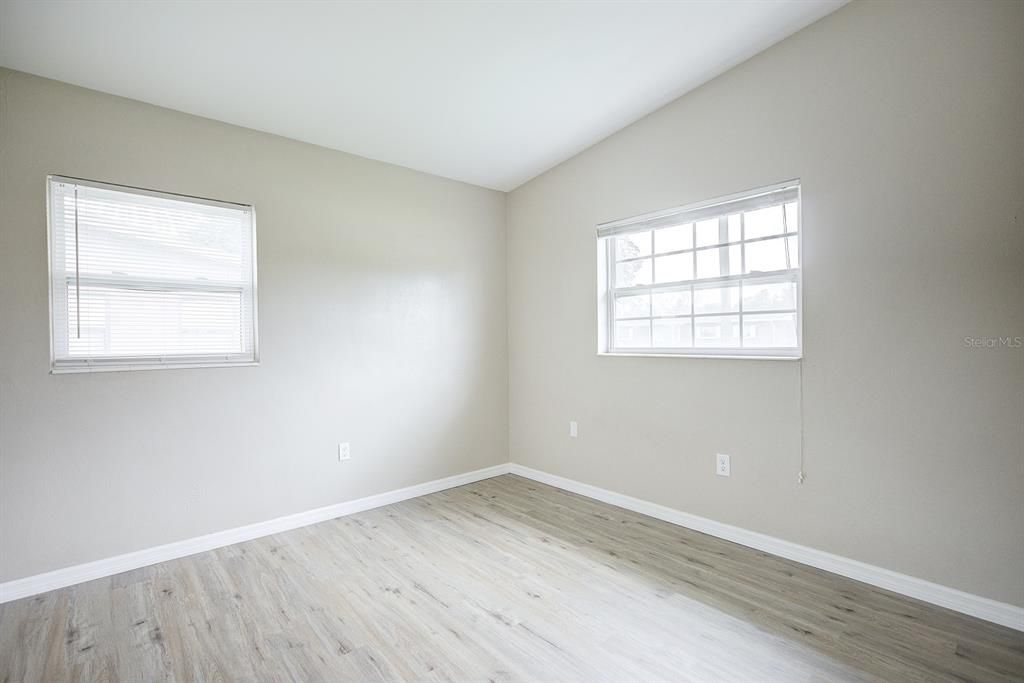 For Sale: $239,000 (4 beds, 2 baths, 1400 Square Feet)