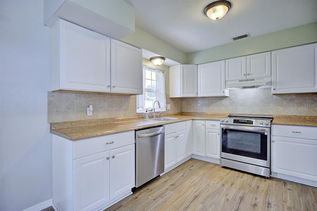 For Sale: $239,000 (4 beds, 2 baths, 1400 Square Feet)