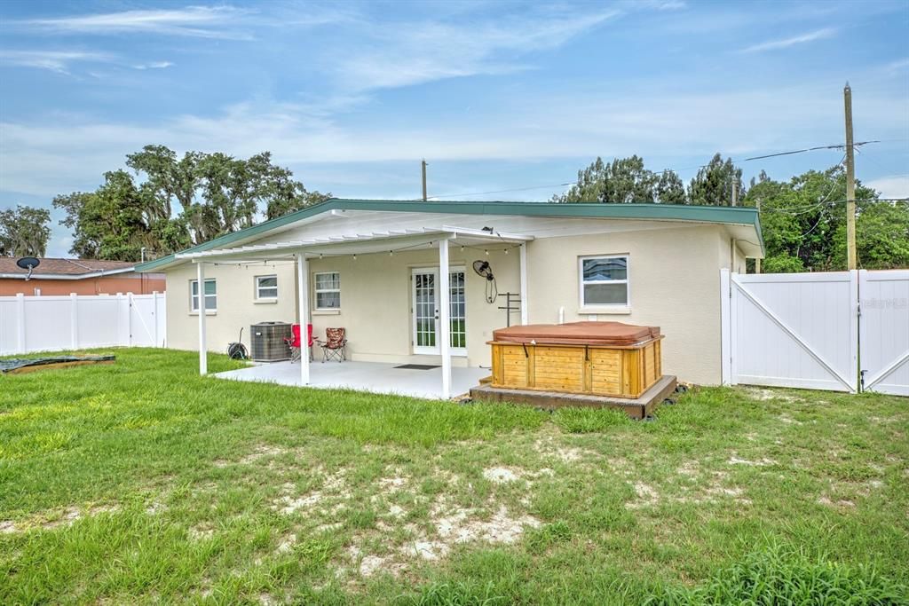 For Sale: $239,000 (4 beds, 2 baths, 1400 Square Feet)