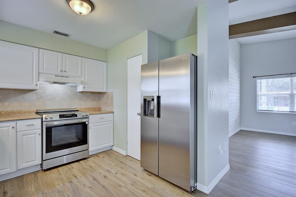 For Sale: $239,000 (4 beds, 2 baths, 1400 Square Feet)