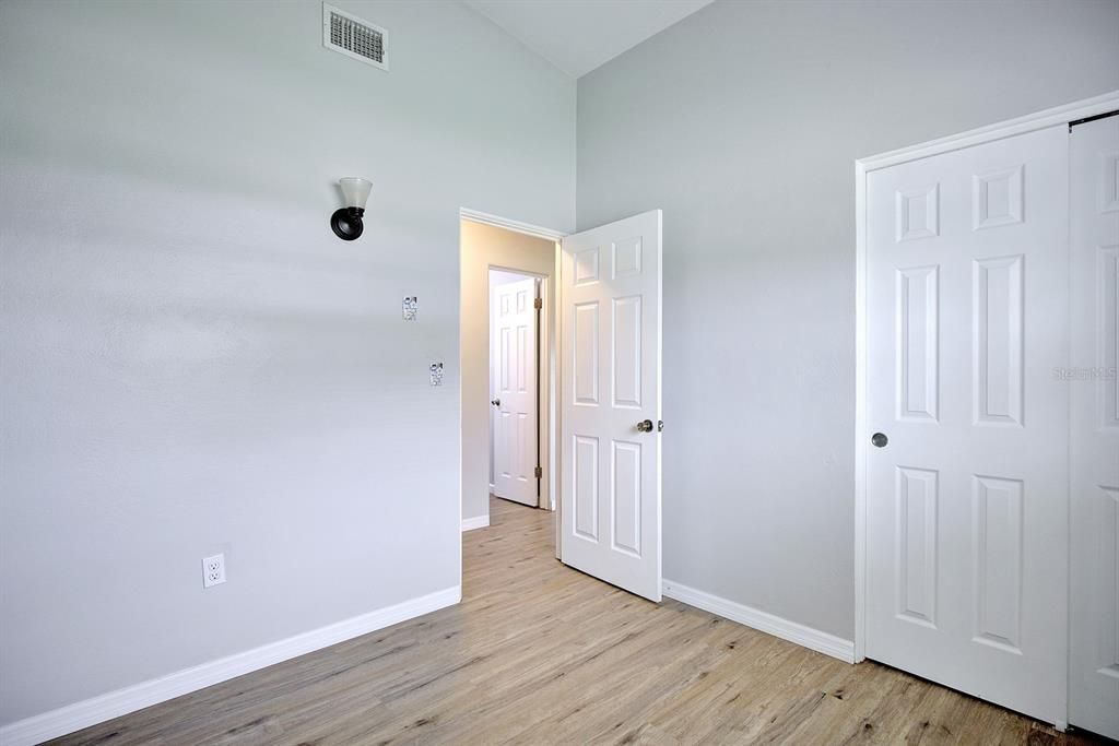 For Sale: $239,000 (4 beds, 2 baths, 1400 Square Feet)
