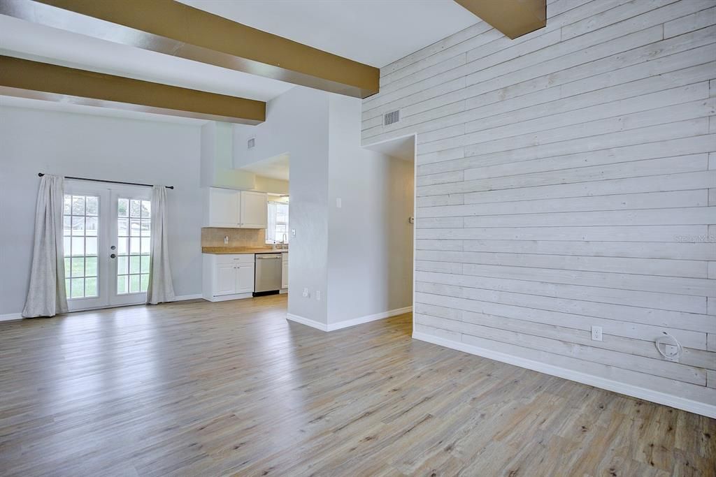 For Sale: $239,000 (4 beds, 2 baths, 1400 Square Feet)