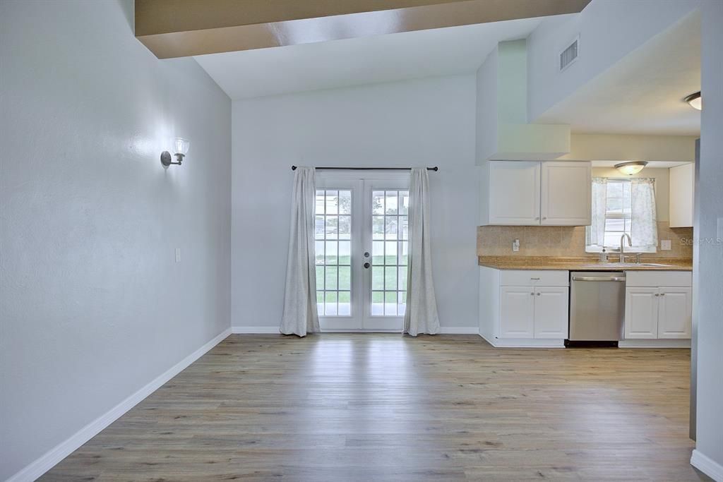 For Sale: $239,000 (4 beds, 2 baths, 1400 Square Feet)