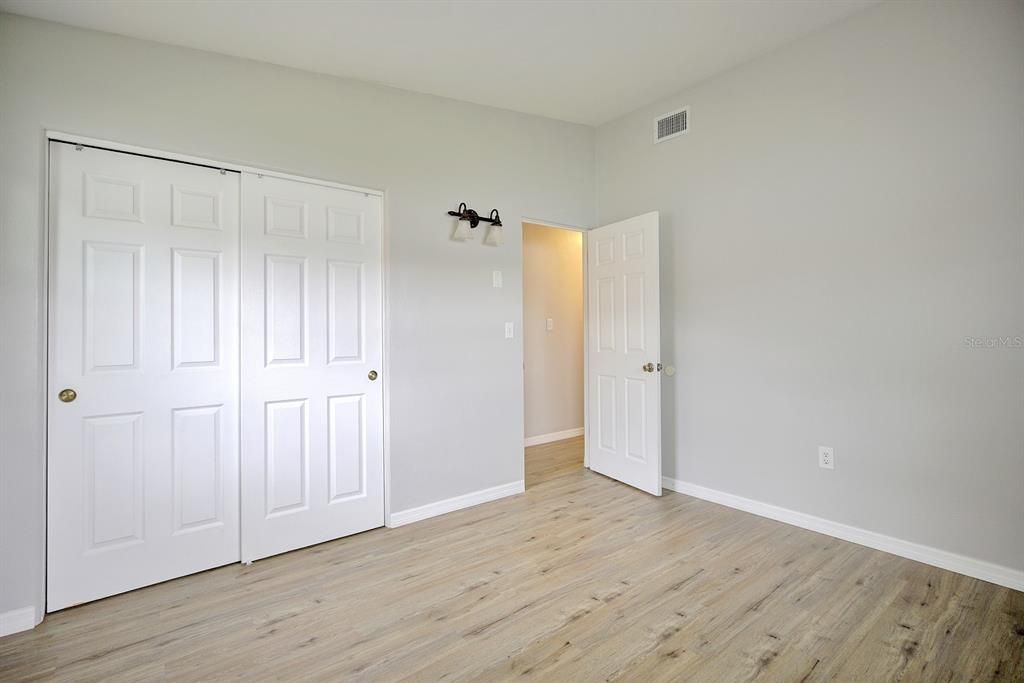 For Sale: $239,000 (4 beds, 2 baths, 1400 Square Feet)