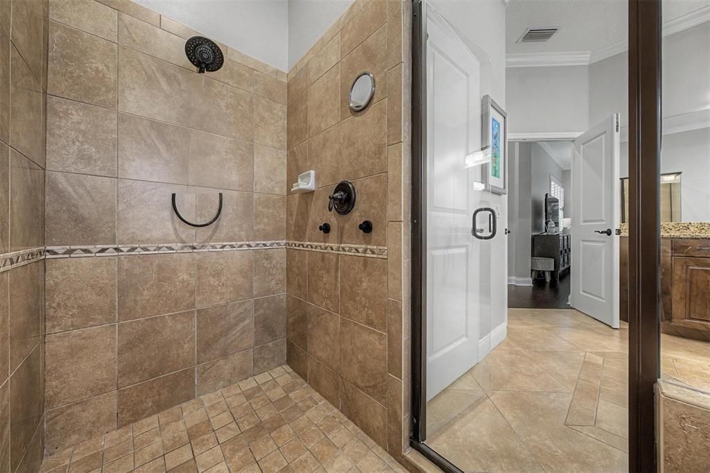 For Sale: $1,275,000 (5 beds, 3 baths, 3672 Square Feet)