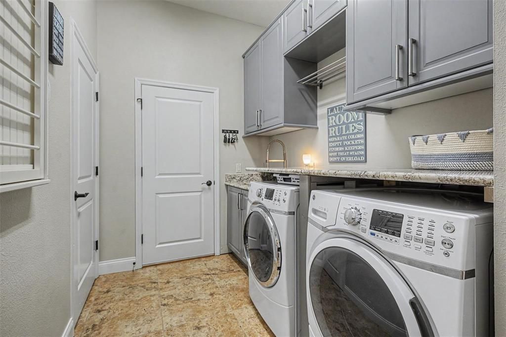 For Sale: $1,275,000 (5 beds, 3 baths, 3672 Square Feet)