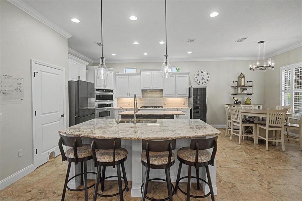 For Sale: $1,275,000 (5 beds, 3 baths, 3672 Square Feet)