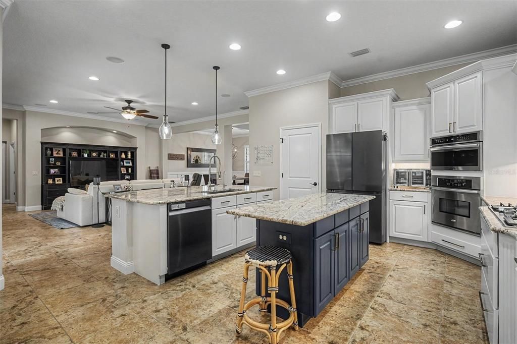 For Sale: $1,275,000 (5 beds, 3 baths, 3672 Square Feet)