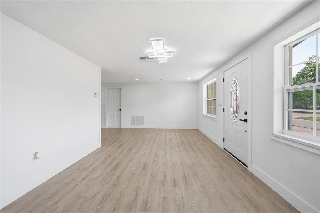 На продажу: $299,990 (3 спален, 2 ванн, 1252 Квадратных фут)