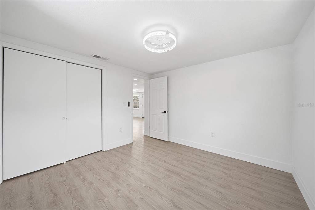 На продажу: $299,990 (3 спален, 2 ванн, 1252 Квадратных фут)