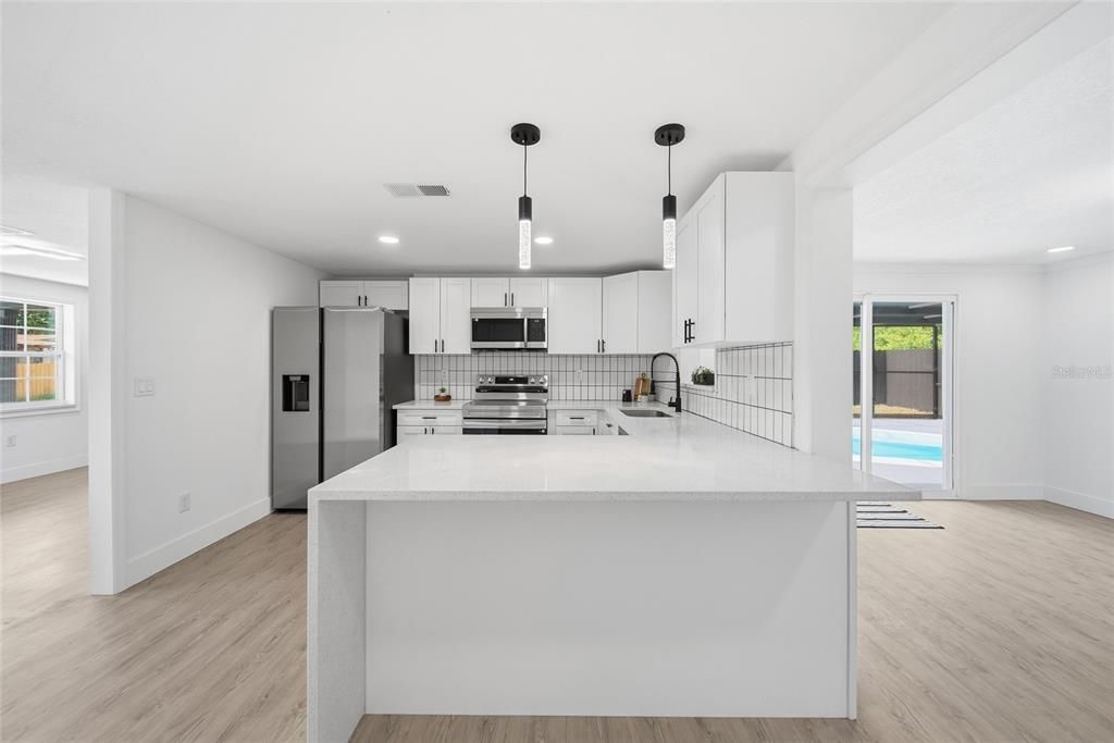 На продажу: $299,990 (3 спален, 2 ванн, 1252 Квадратных фут)