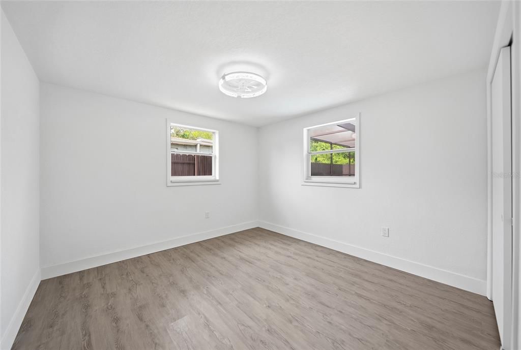 На продажу: $299,990 (3 спален, 2 ванн, 1252 Квадратных фут)