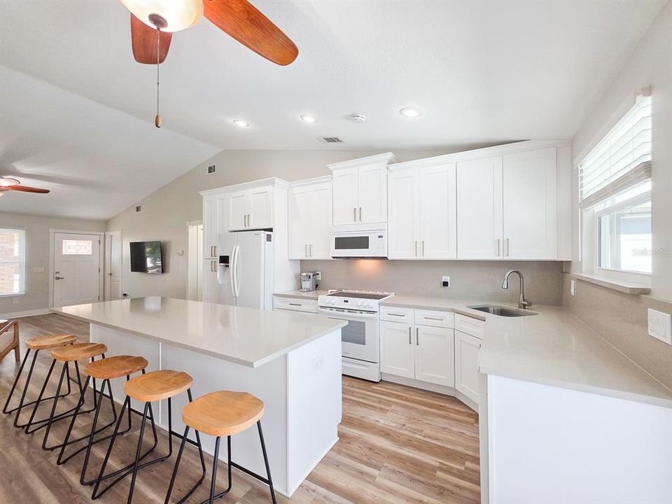 В аренду: $3,400 (3 спален, 2 ванн, 1186 Квадратных фут)