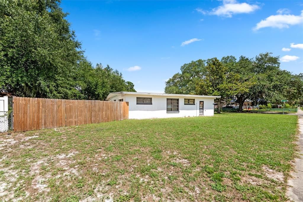 Active With Contract: $275,000 (3 beds, 1 baths, 1138 Square Feet)