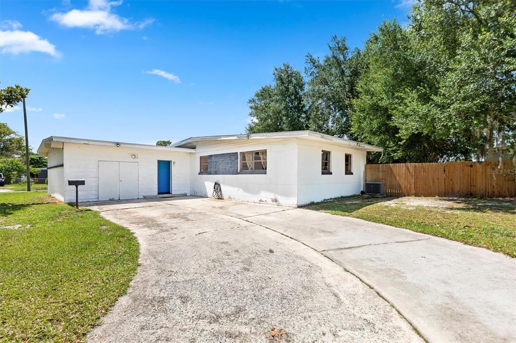 Active With Contract: $275,000 (3 beds, 1 baths, 1138 Square Feet)