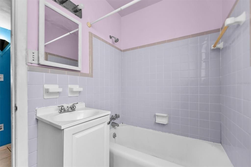 Active With Contract: $275,000 (3 beds, 1 baths, 1138 Square Feet)