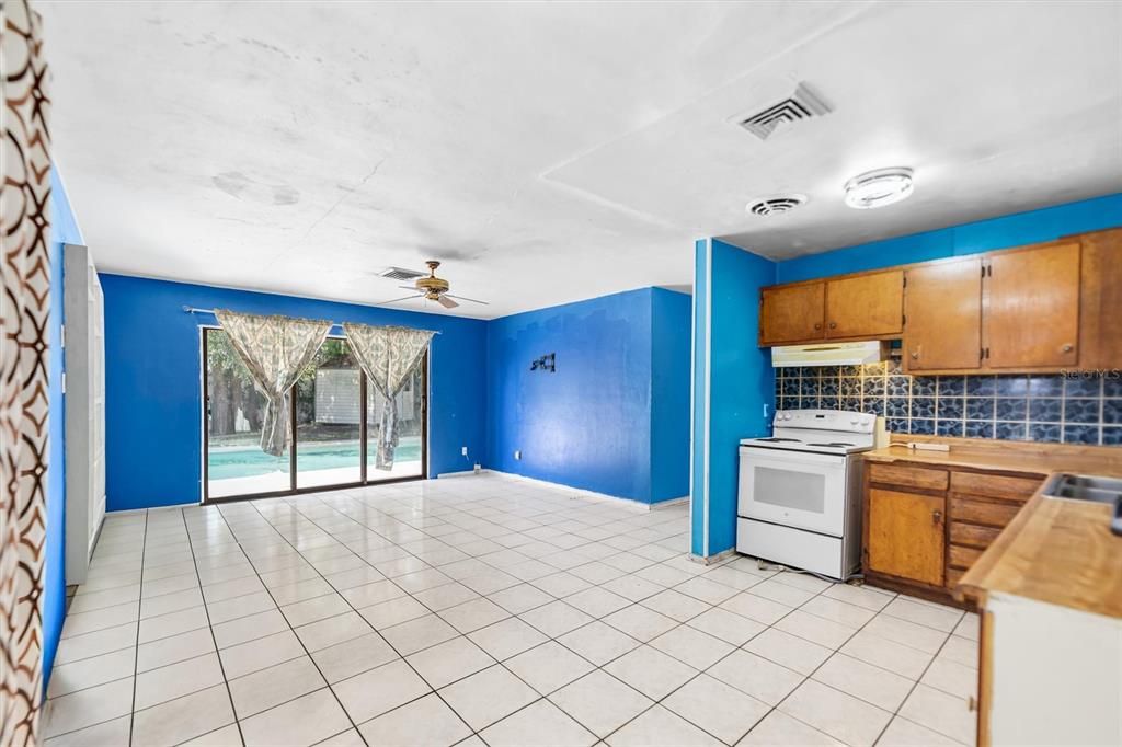 Active With Contract: $275,000 (3 beds, 1 baths, 1138 Square Feet)