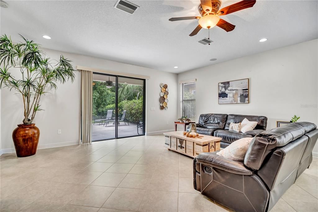 For Sale: $500,000 (4 beds, 3 baths, 2475 Square Feet)