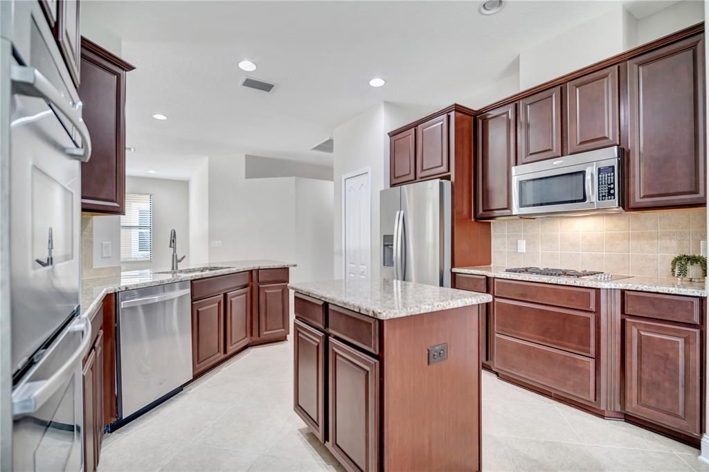 For Sale: $500,000 (4 beds, 3 baths, 2475 Square Feet)