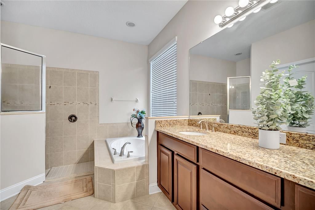 For Sale: $500,000 (4 beds, 3 baths, 2475 Square Feet)