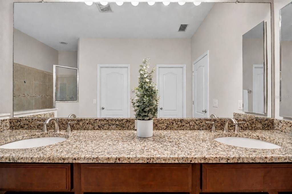 For Sale: $500,000 (4 beds, 3 baths, 2475 Square Feet)