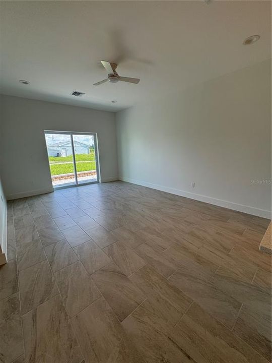 For Rent: $1,900 (3 beds, 2 baths, 1150 Square Feet)