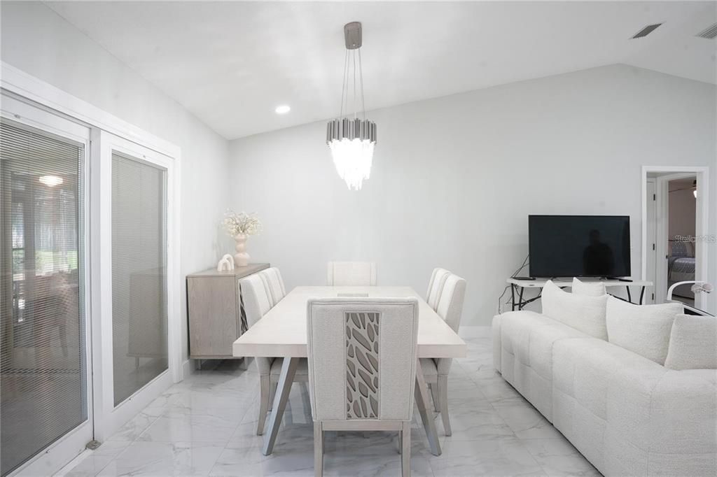 En Venta: $650,000 (4 camas, 2 baños, 2030 Pies cuadrados)