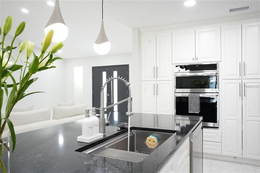 En Venta: $650,000 (4 camas, 2 baños, 2030 Pies cuadrados)