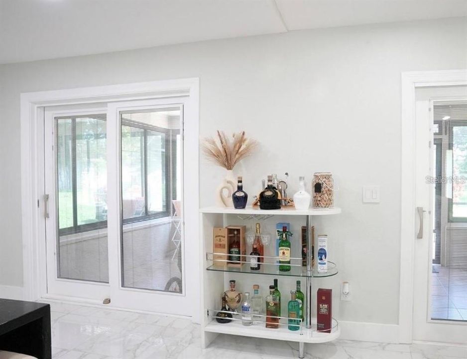 En Venta: $650,000 (4 camas, 2 baños, 2030 Pies cuadrados)