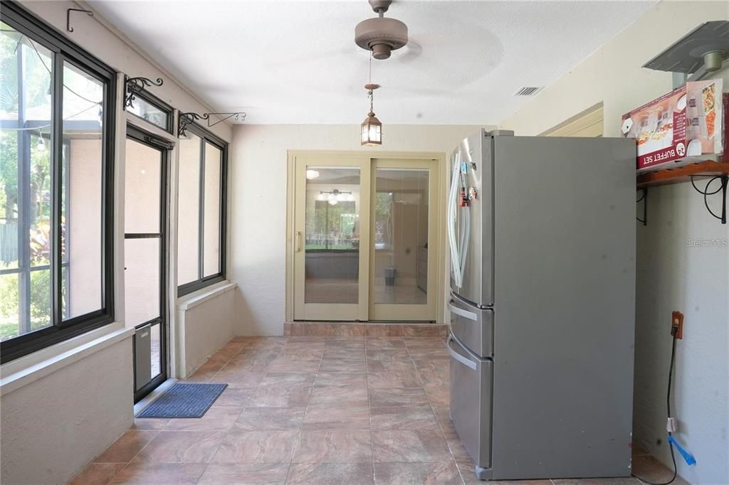 En Venta: $650,000 (4 camas, 2 baños, 2030 Pies cuadrados)