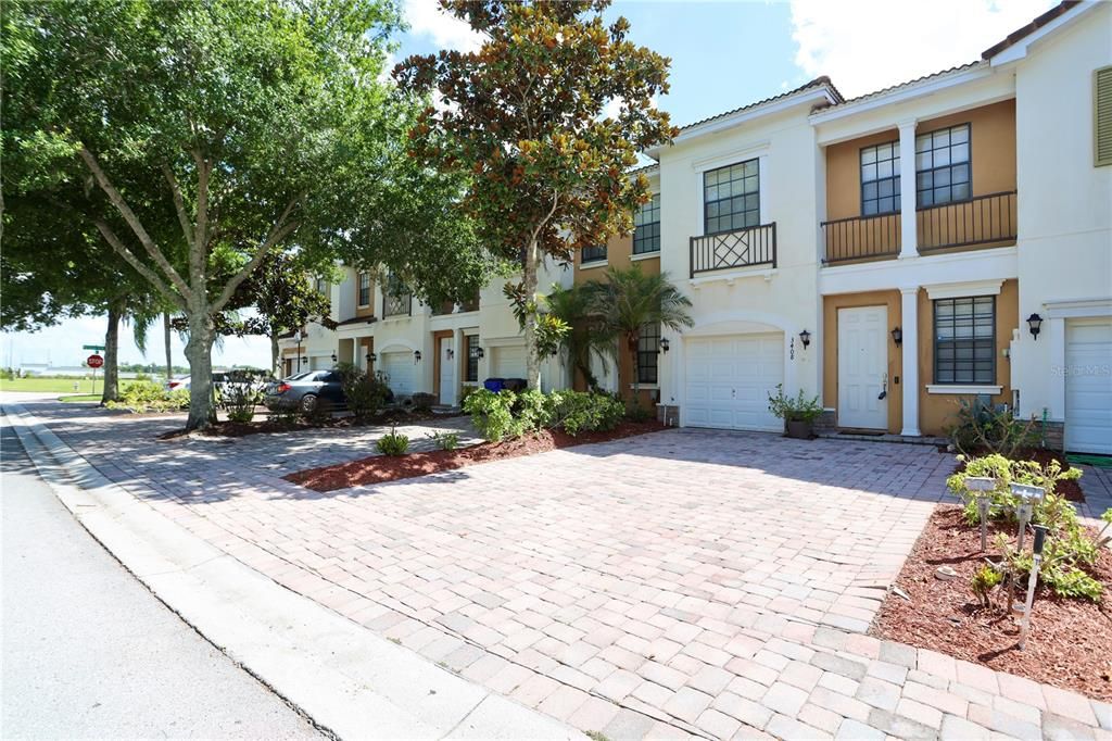 For Sale: $270,000 (4 beds, 3 baths, 1606 Square Feet)
