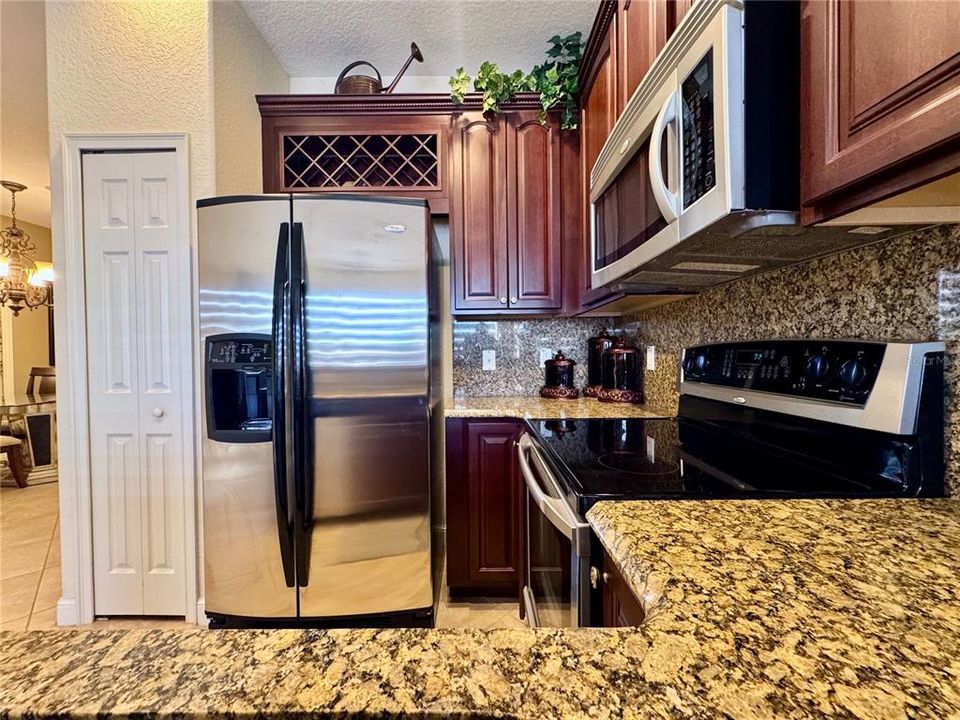 For Sale: $270,000 (4 beds, 3 baths, 1606 Square Feet)