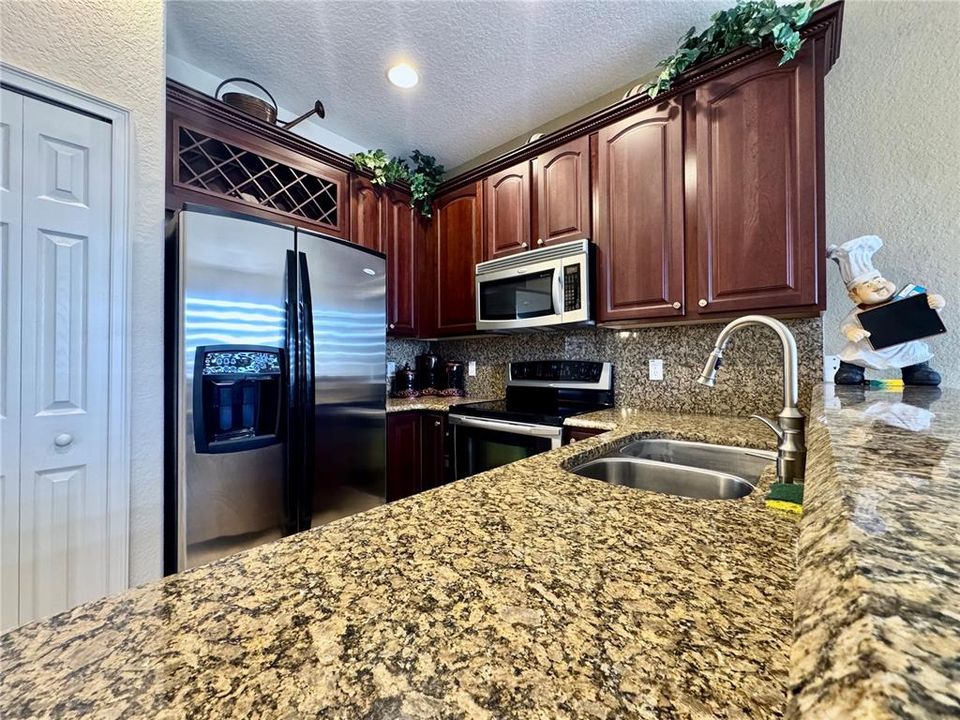 For Sale: $270,000 (4 beds, 3 baths, 1606 Square Feet)