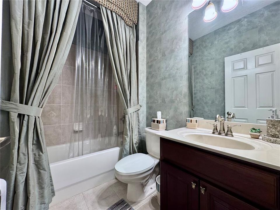 For Sale: $270,000 (4 beds, 3 baths, 1606 Square Feet)