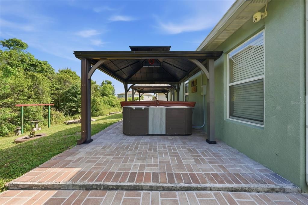 For Sale: $415,000 (3 beds, 2 baths, 1692 Square Feet)