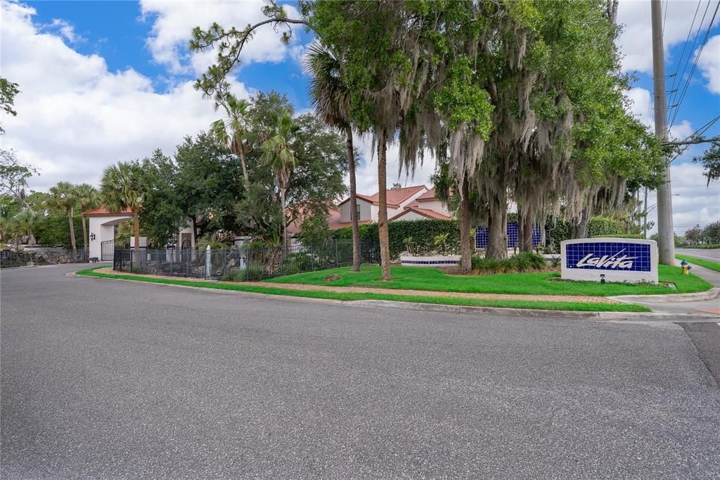 For Sale: $199,900 (2 beds, 2 baths, 1347 Square Feet)