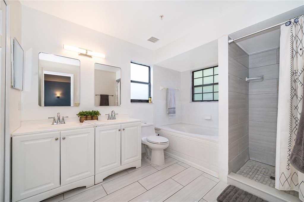 For Sale: $199,900 (2 beds, 2 baths, 1347 Square Feet)