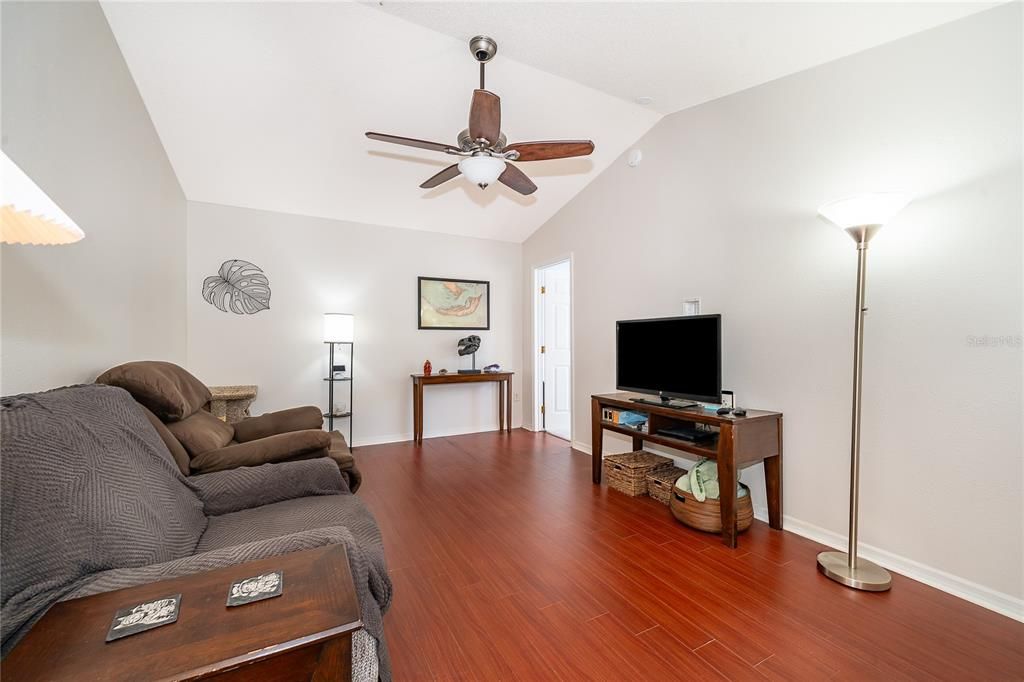 For Sale: $199,900 (2 beds, 2 baths, 1347 Square Feet)