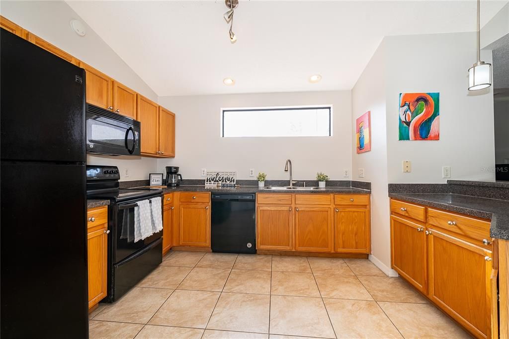For Sale: $199,900 (2 beds, 2 baths, 1347 Square Feet)