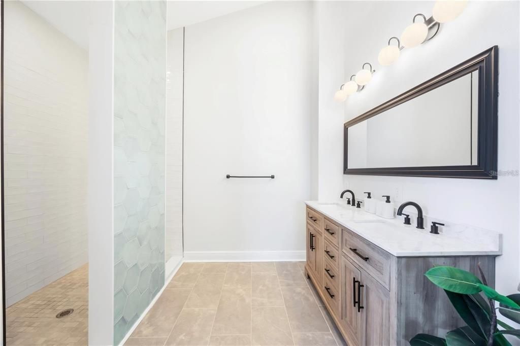 En Venta: $749,000 (4 camas, 0 baños, 2550 Pies cuadrados)