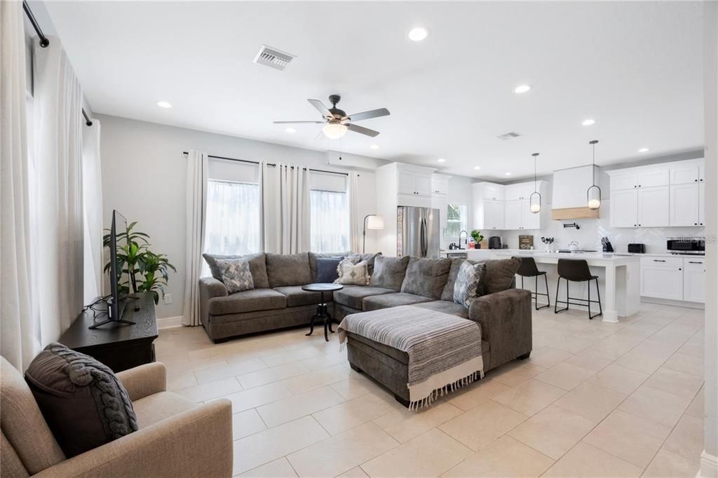 En Venta: $749,000 (4 camas, 0 baños, 2550 Pies cuadrados)
