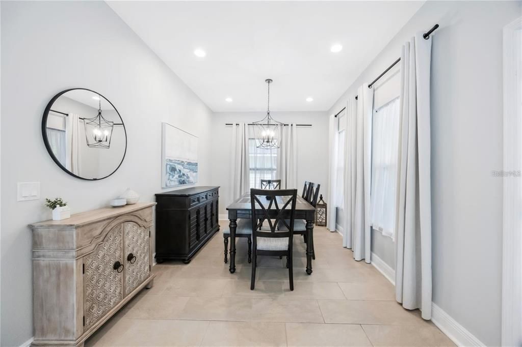 En Venta: $749,000 (4 camas, 0 baños, 2550 Pies cuadrados)