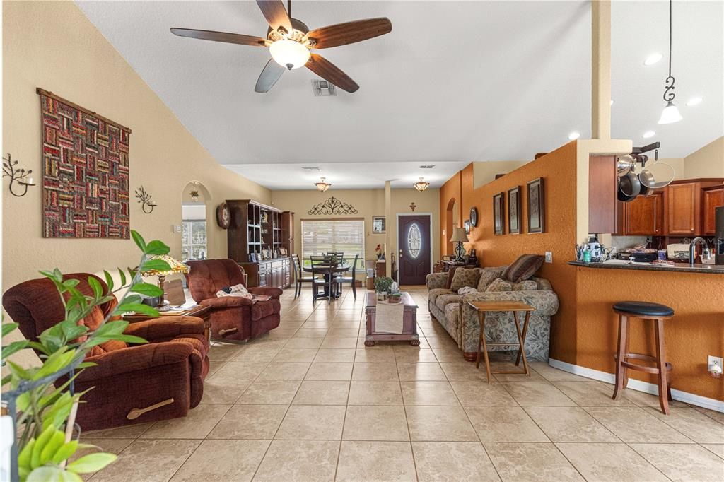 For Sale: $499,900 (4 beds, 3 baths, 2913 Square Feet)