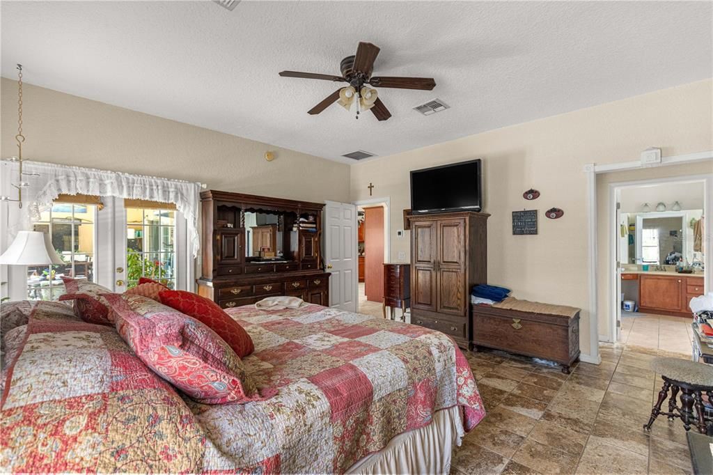 For Sale: $499,900 (4 beds, 3 baths, 2913 Square Feet)