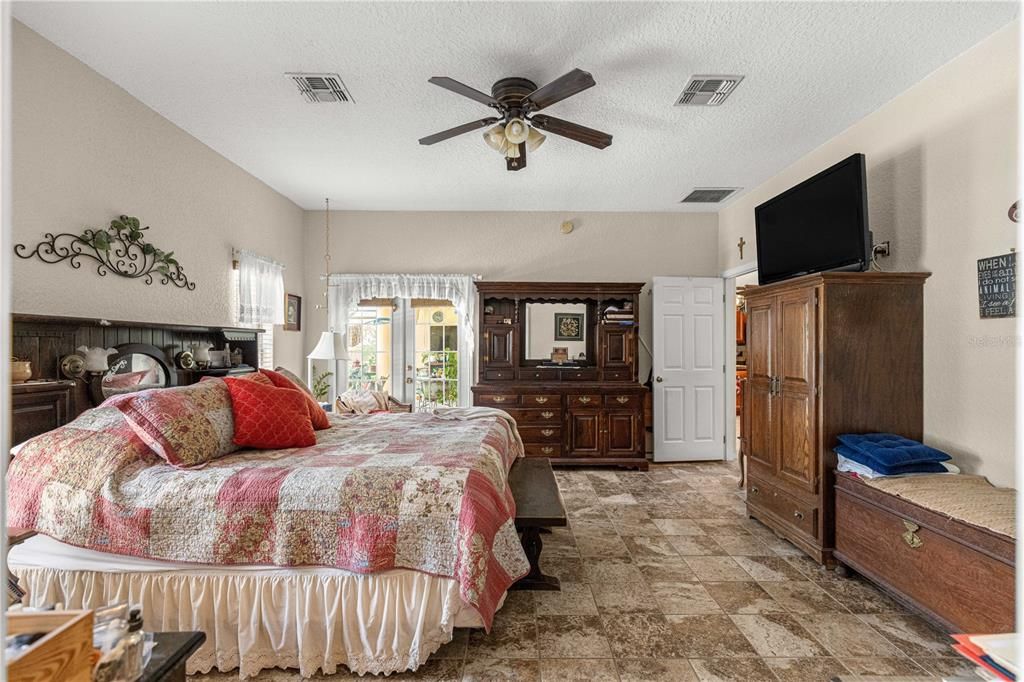 For Sale: $499,900 (4 beds, 3 baths, 2913 Square Feet)