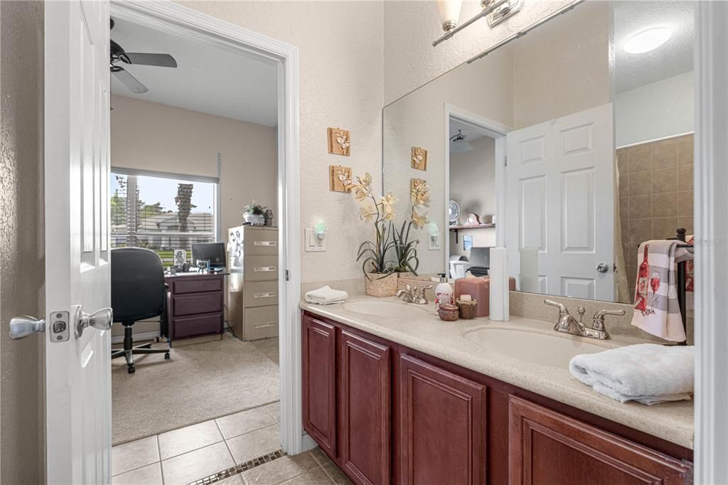 For Sale: $499,900 (4 beds, 3 baths, 2913 Square Feet)