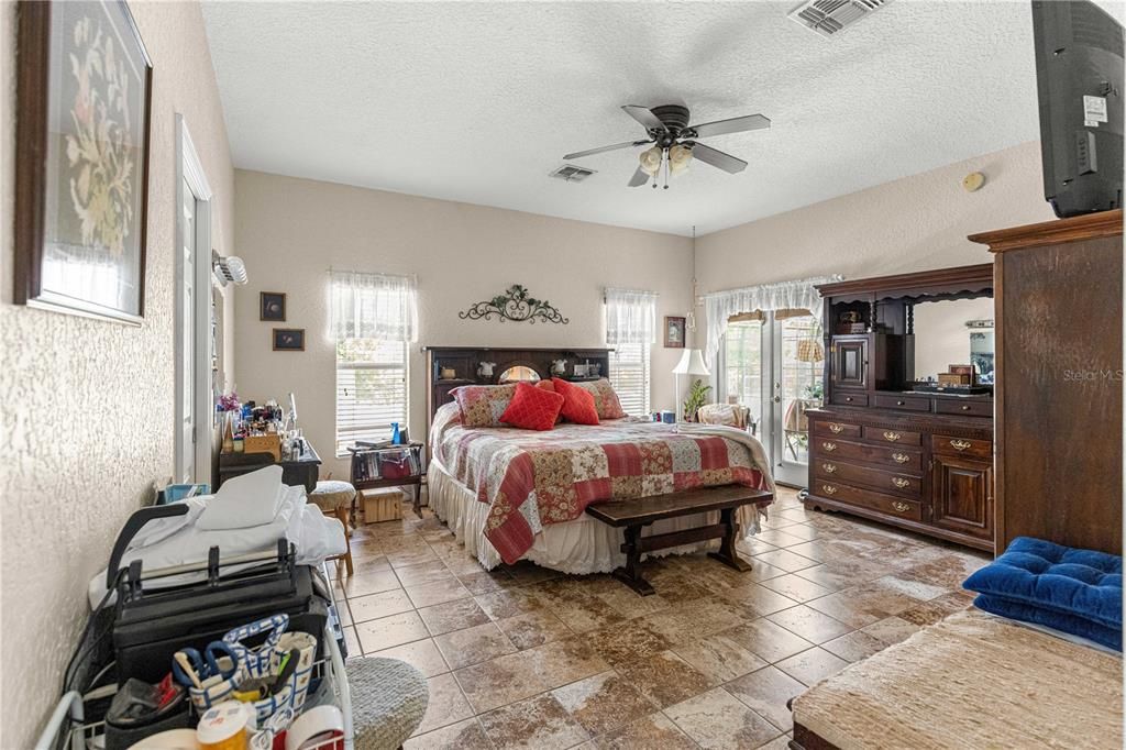 For Sale: $499,900 (4 beds, 3 baths, 2913 Square Feet)