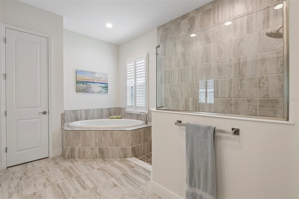 En Venta: $844,900 (4 camas, 3 baños, 3189 Pies cuadrados)